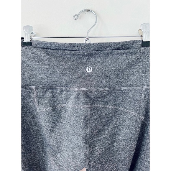 🌈 Lululemon Gear Up Crop (17") Gray w/ Mesh & Reflective Piping ⭐️ EUC - Picture 15 of 16